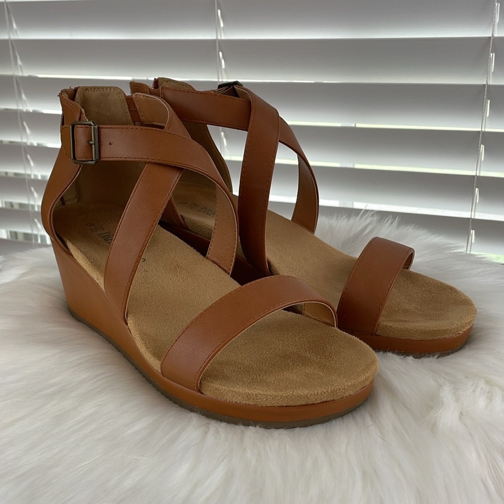 Dream Pairs Tan Wedge Sandals with Crisscross Straps 10